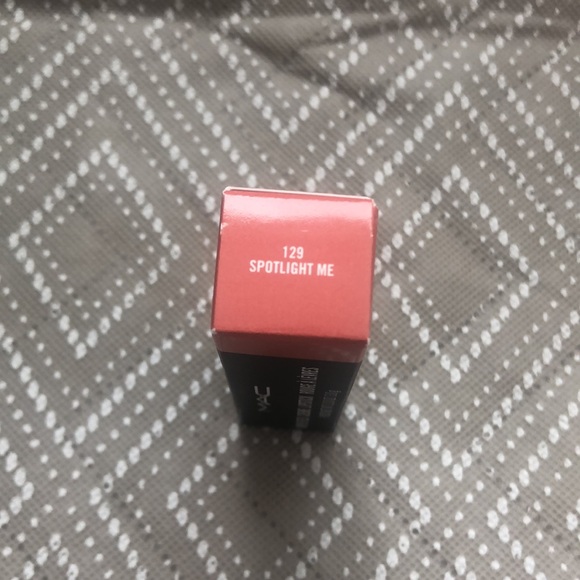 MAC Amplified Creme Lipstick in Spotlight Me - Picture 2 of 9